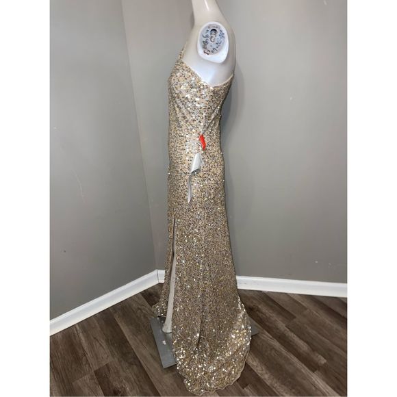 MAC DUGGAL SEQUIN ONE SHOULDER GOWN W/ EMBELLISHEMENTS - Picture 8 of 9